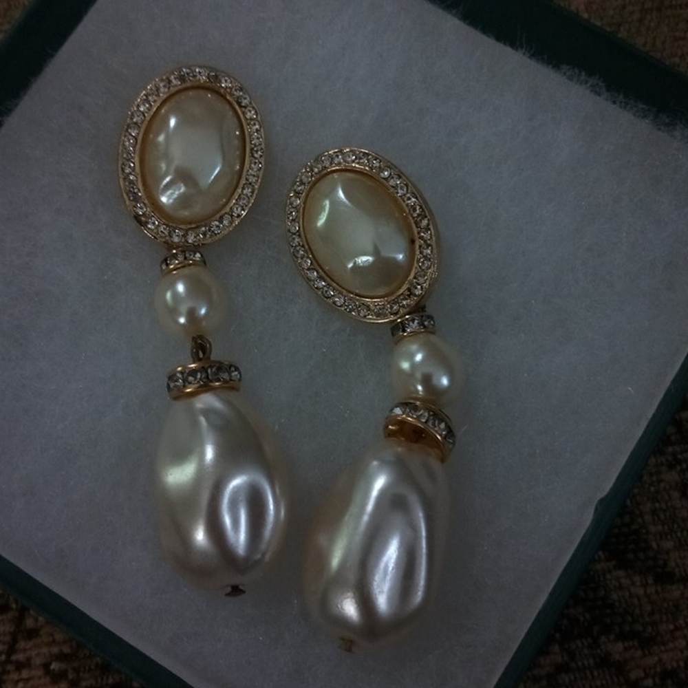 Ann Taylor pearl/crystal clip drop earrings